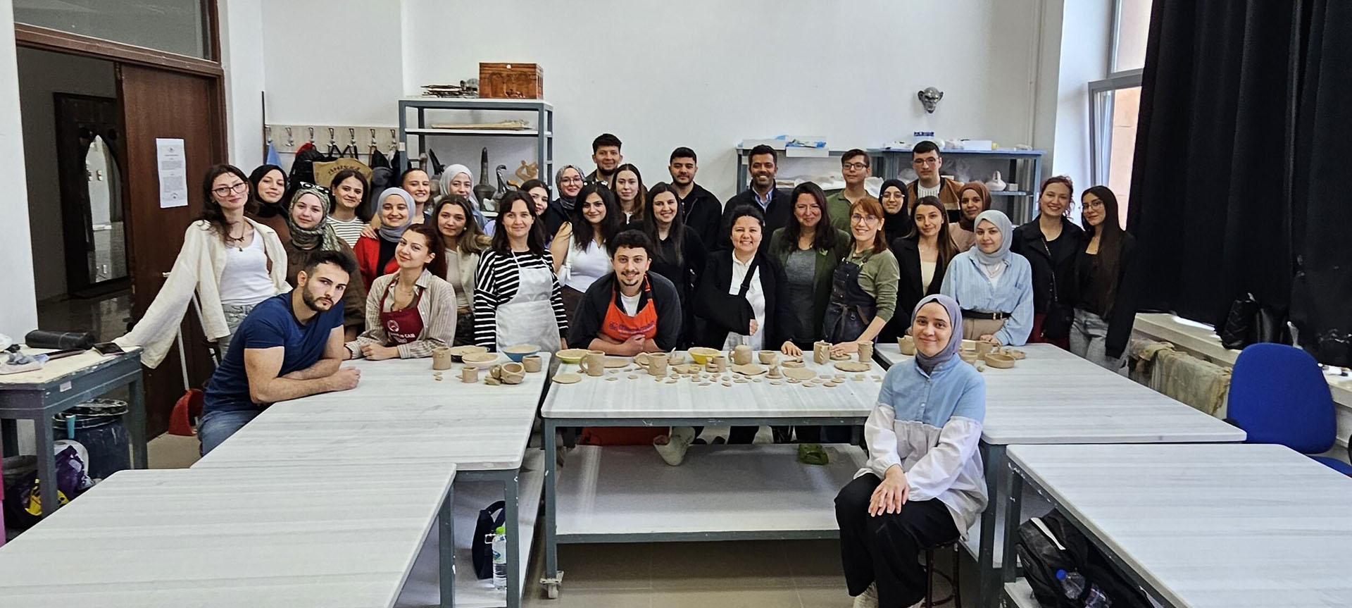 Seramik ve Cam Bölümünden Eğitim Fakültesi Sınıf Öğretmenliği Programı Lisans Öğrencilerine Yönelik “Seramik Şekillendirme Atölyesi” Etkinliği