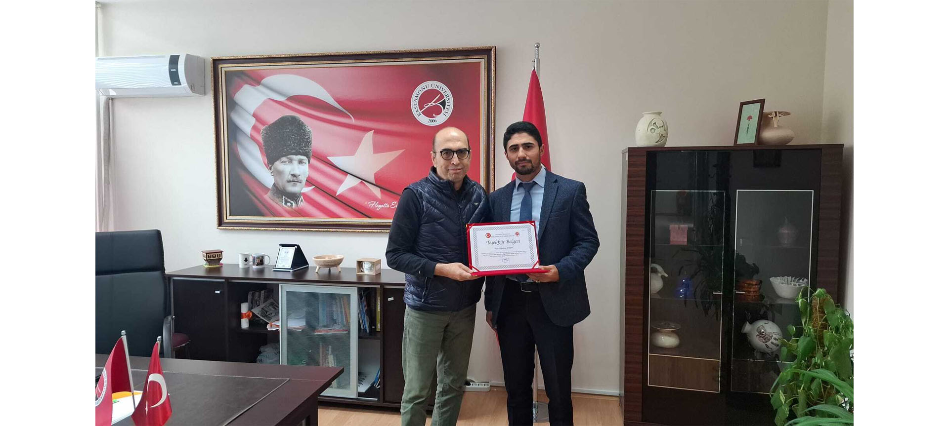 Üniversitemiz Bilgi İşlem Daire Başkanlığı Personeli Oğuzhan Şimşek’e Teşekkür Belgesi Takdim Edildi
