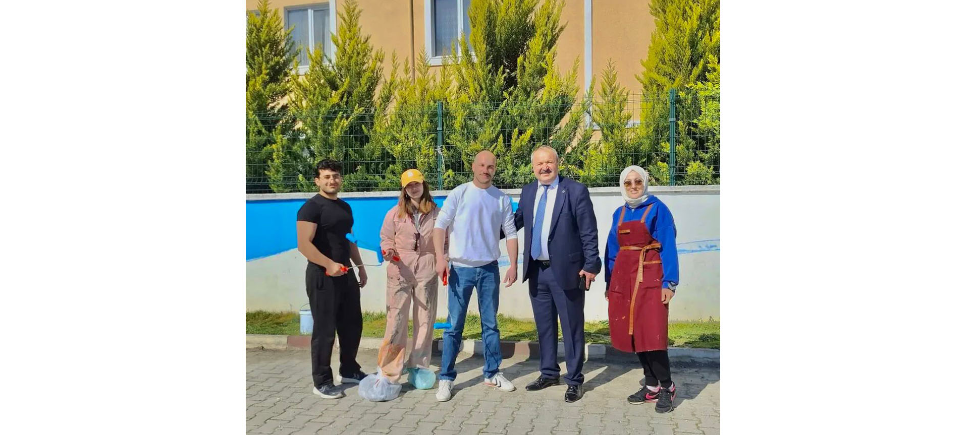 Genç Sanatçılardan Anlamlı Dokunuş: Okul Duvarları Renklendi