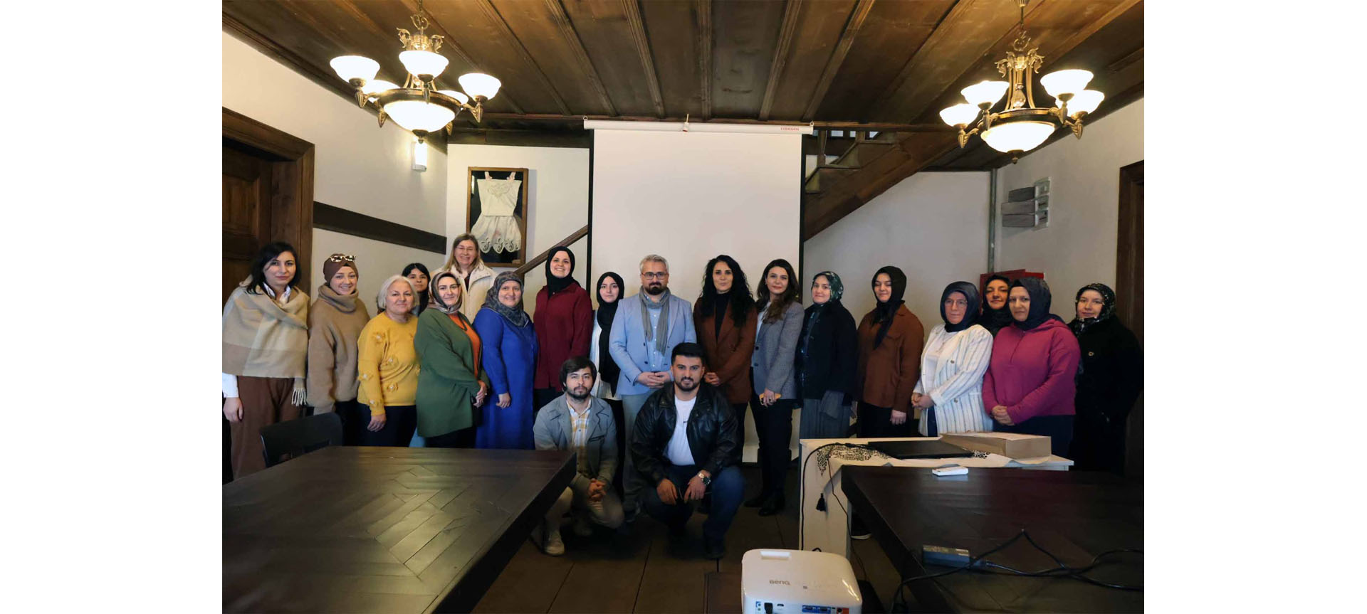 Doç. Muhammet BİLGEN Tarafından Kastamonu Olgunlaşma Enstitüsü’nde “Sanatın Diliyle Değerlerimiz” Temalı Tezhip Atölyesi Söyleşisi ve Workshop Gerçekleştirildi
