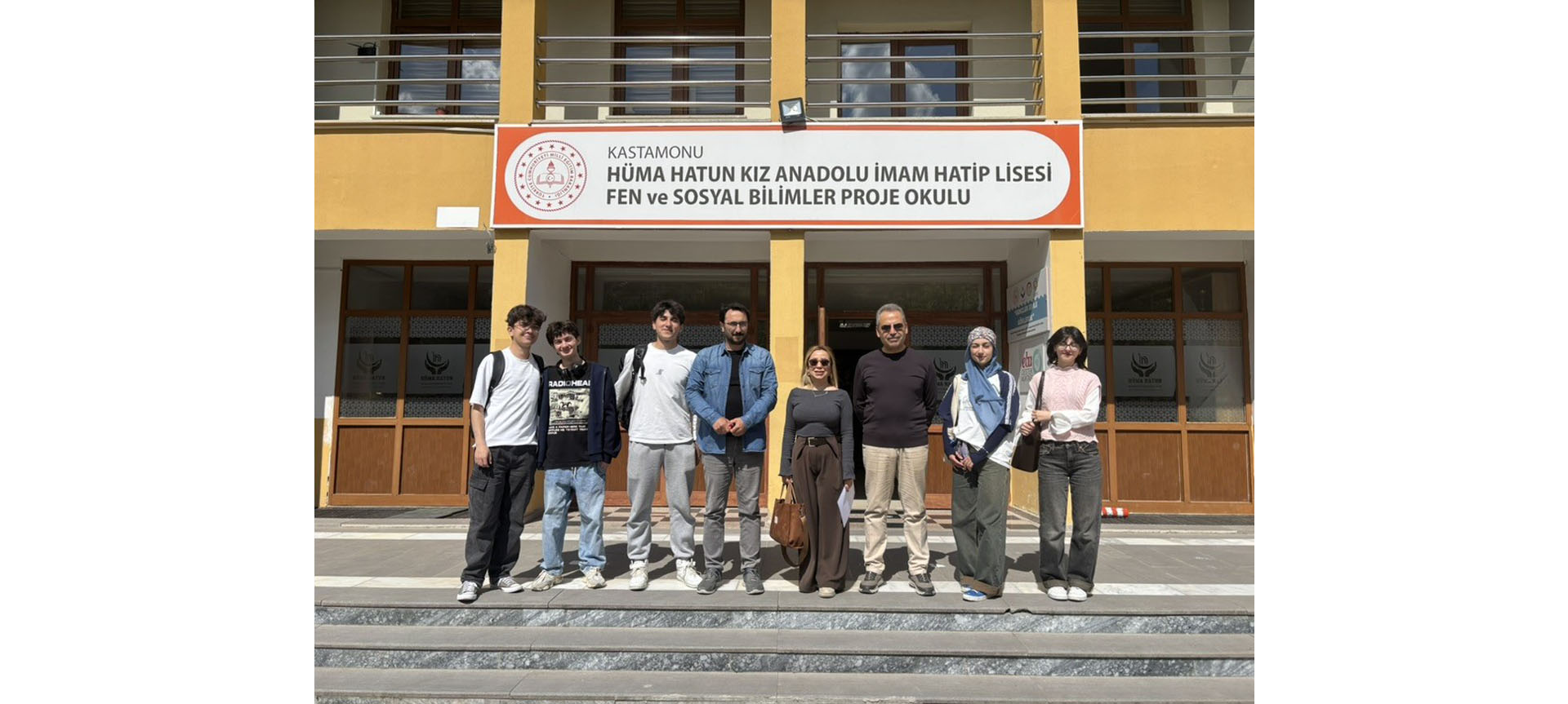 Fakültemiz Grafik Tasarımı Bölümü Öğrencilerinden Anlamlı Üniversite Okul İş Birliği Projesi